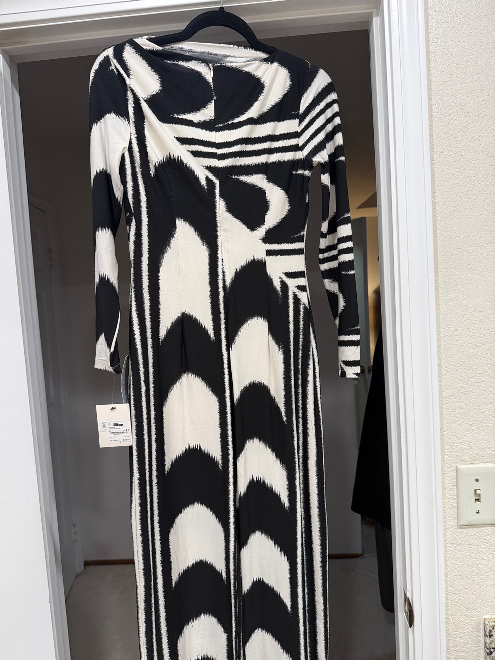 New with Tags Donna Morgan Black & White Long Sleeve Patterned Maxi Dress - Picture 3 of 5